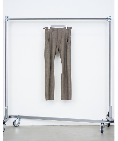 CONZ（コンズ）の「3D TWISTED TAILORED PANTS/NVRFRGT（スラックス・メンズ・ブラック/グレー・1/2/3）」の3枚目の写真