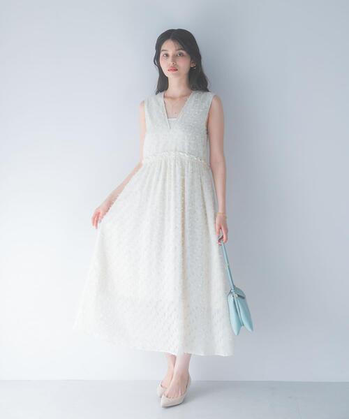 URBAN RESEARCH ROSSO WOMEN（アーバンリサーチ　ロッソ）の「カットジャガードVネックワンピース（ワンピース・レディース・ブラック/オフホワイト・FREE）」の13枚目の写真
