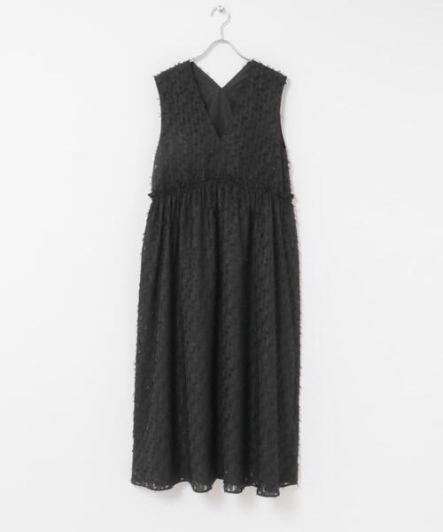 URBAN RESEARCH ROSSO WOMEN（アーバンリサーチ　ロッソ）の「カットジャガードVネックワンピース（ワンピース・レディース・ブラック/オフホワイト・FREE）」の4枚目の写真