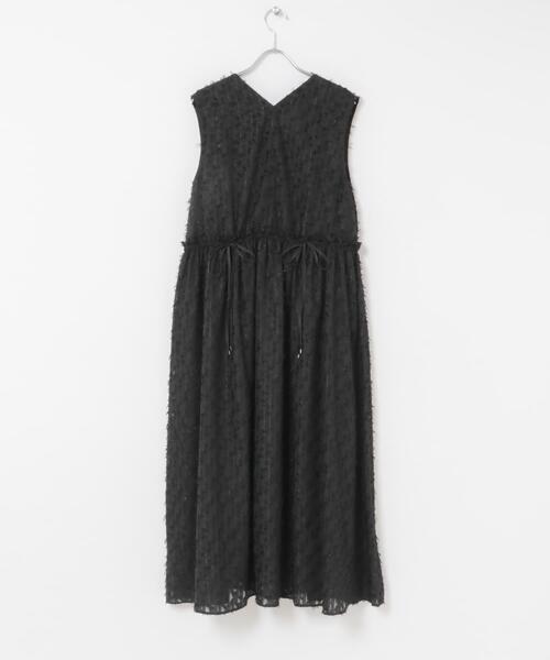 URBAN RESEARCH ROSSO WOMEN（アーバンリサーチ　ロッソ）の「カットジャガードVネックワンピース（ワンピース・レディース・ブラック/オフホワイト・FREE）」の6枚目の写真