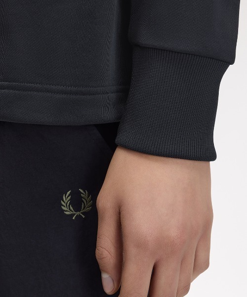 FRED PERRY（フレッドペリー）の「【ZOZO & ONLINESHOP限定】Contrast Collar Sweatshirt／コントラストカラースウェット（スウェット・メンズ・ネイビー・L/M/S）」の8枚目の写真