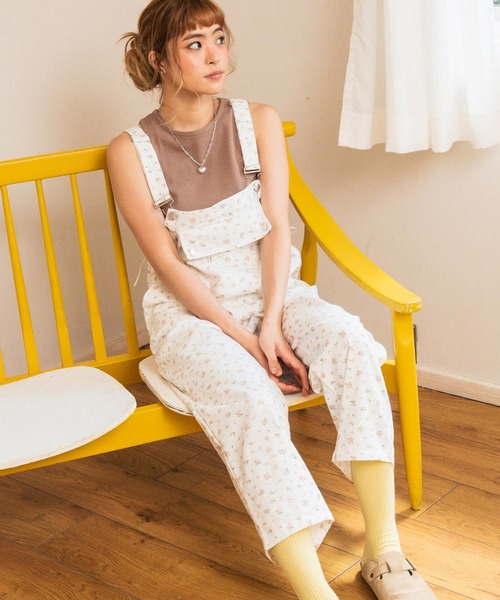 anap mimpi(アナップミンピ)の「フローラル柄 オーバーオール(サロペット/オーバーオール・レディース・アイボリー/ホワイト・F)」の3枚目の写真