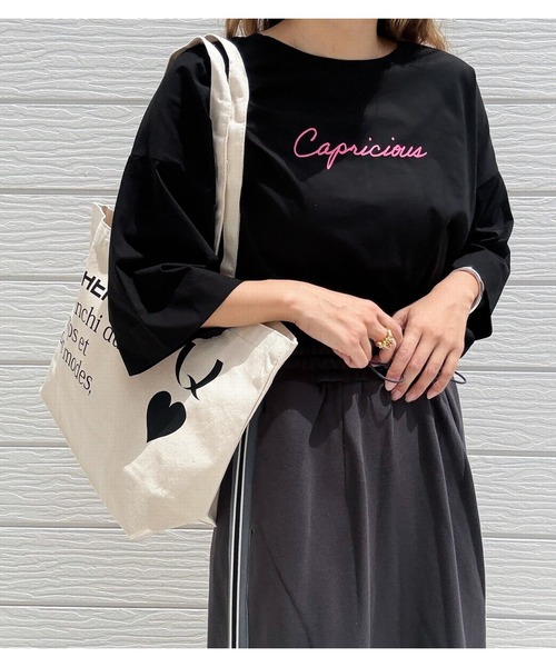 Q(キュー)の「シルケット天竺プルオーバー(Tシャツ/カットソー・レディース・オフホワイト/ブラック/グレイッシュベージュ・MEDIUM)」の2枚目の写真
