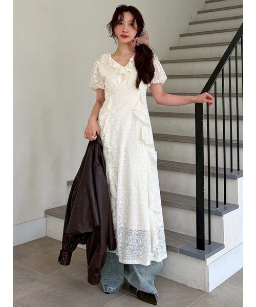 LILY BROWN(リリーブラウン)の「フリルレースカットワンピース(ワンピース・レディース・ブラック/アイボリー/コーラル・F)」の1枚目の写真