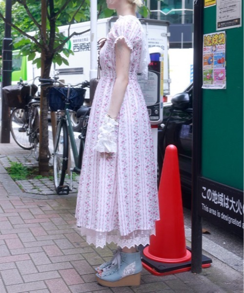 myu:loret（ミュウロレット）の「ストライプ花柄ワンピース（ワンピース・レディース・ホワイト/ピンク・FREE）」の3枚目の写真