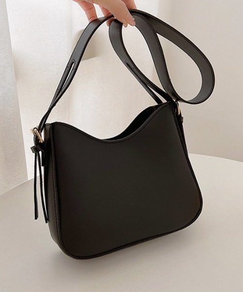 MELT(メルト)の「leather big belt shoulder bag/PU太ベルトショルダーバッグ 2WAYショルダーバッグ(ショルダーバッグ・レディース・ブラック/ブラウン・FREE)」の6枚目の写真