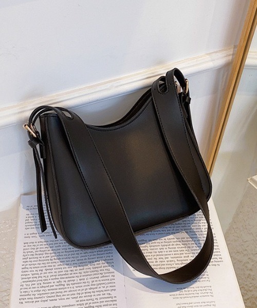 MELT(メルト)の「leather big belt shoulder bag/PU太ベルトショルダーバッグ 2WAYショルダーバッグ(ショルダーバッグ・レディース・ブラック/ブラウン・FREE)」の7枚目の写真