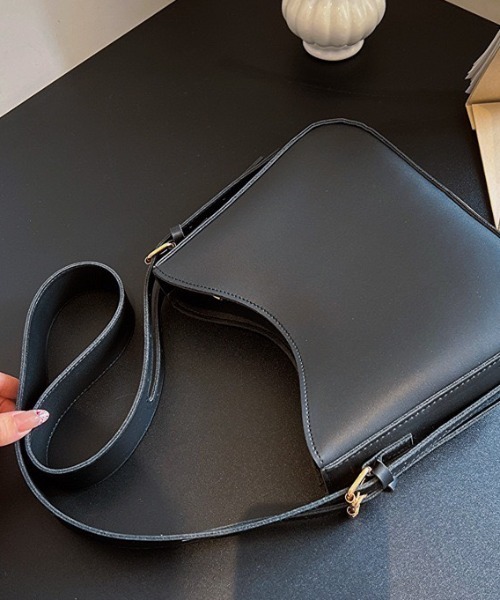 MELT(メルト)の「leather big belt shoulder bag/PU太ベルトショルダーバッグ 2WAYショルダーバッグ(ショルダーバッグ・レディース・ブラック/ブラウン・FREE)」の8枚目の写真