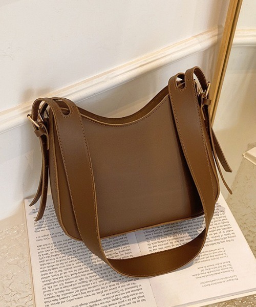 MELT(メルト)の「leather big belt shoulder bag/PU太ベルトショルダーバッグ 2WAYショルダーバッグ(ショルダーバッグ・レディース・ブラック/ブラウン・FREE)」の10枚目の写真