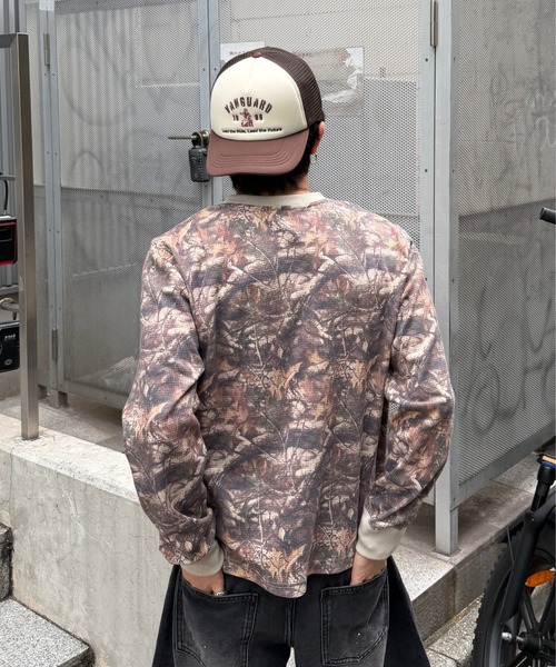 ADAMASTE(アダマスト)の「Camo Thermal Henry Neck L/S Tee - 迷彩サーマルヘンリーネックロングスリーブT(Tシャツ/カットソー・メンズ・ブラウン/ブラック/グリーン系その他2/グリーン系その他・SMALL/MEDIUM/LARGE)」の2枚目の写真
