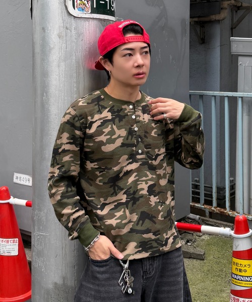 ADAMASTE(アダマスト)の「Camo Thermal Henry Neck L/S Tee - 迷彩サーマルヘンリーネックロングスリーブT(Tシャツ/カットソー・メンズ・ブラウン/ブラック/グリーン系その他2/グリーン系その他・SMALL/MEDIUM/LARGE)」の6枚目の写真