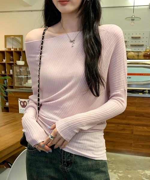 AMAJI(アマジ)の「オフショルダー ニットトップス(ニット/セーター・レディース・ホワイト/ネイビー/ライトピンク・SMALL/MEDIUM/LARGE)」の3枚目の写真