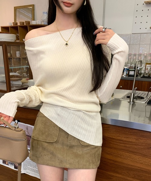 AMAJI(アマジ)の「オフショルダー ニットトップス(ニット/セーター・レディース・ホワイト/ネイビー/ライトピンク・SMALL/MEDIUM/LARGE)」の6枚目の写真