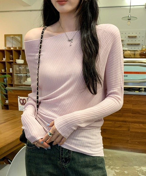 AMAJI(アマジ)の「オフショルダー ニットトップス(ニット/セーター・レディース・ホワイト/ネイビー/ライトピンク・SMALL/MEDIUM/LARGE)」の4枚目の写真