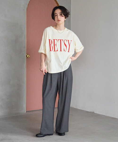 FREAK'S STORE(フリークスストア)の「BETSY ビッグ ロゴTシャツ(Tシャツ/カットソー・レディース・オフホワイト/グレー/チャコールグレー・フリ-)」の5枚目の写真