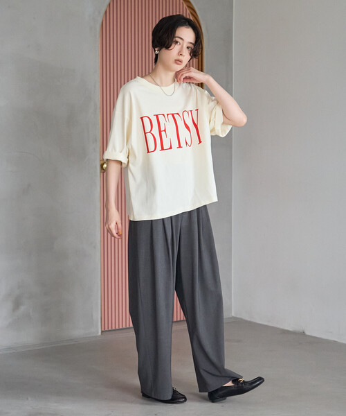 FREAK'S STORE(フリークスストア)の「BETSY ビッグ ロゴTシャツ(Tシャツ/カットソー・レディース・オフホワイト/グレー/チャコールグレー・フリ-)」の7枚目の写真