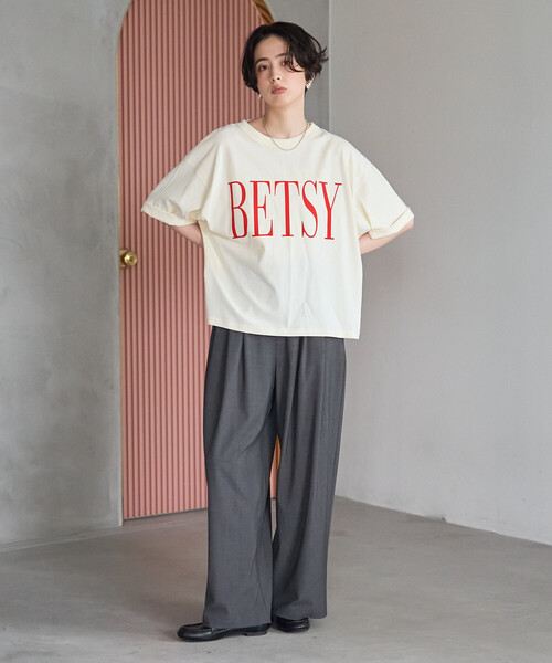FREAK'S STORE(フリークスストア)の「BETSY ビッグ ロゴTシャツ(Tシャツ/カットソー・レディース・オフホワイト/グレー/チャコールグレー・フリ-)」の8枚目の写真