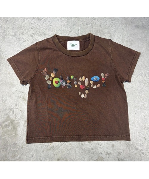 younger song（ヤンガーソング）の「Snow wash graphic ss tee（Tシャツ/カットソー・メンズ・ブラウン/White/Black・SMALL/MEDIUM/LARGE）」の3枚目の写真