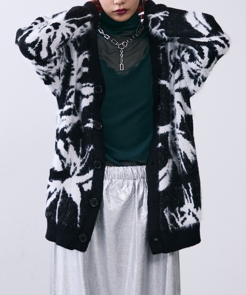 MONOe(モノエ)の「モノクロ柄シャギーVネックカーディガン(カーディガン/ボレロ・レディース・ダークグレー・FREE)」の12枚目の写真
