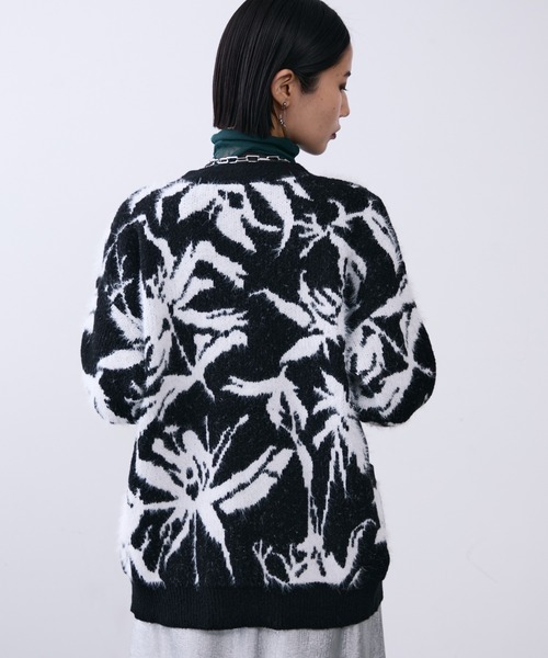 MONOe(モノエ)の「モノクロ柄シャギーVネックカーディガン(カーディガン/ボレロ・レディース・ダークグレー・FREE)」の4枚目の写真