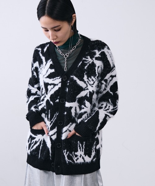 MONOe(モノエ)の「モノクロ柄シャギーVネックカーディガン(カーディガン/ボレロ・レディース・ダークグレー・FREE)」の5枚目の写真