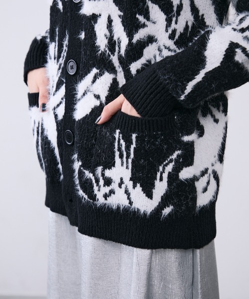 MONOe(モノエ)の「モノクロ柄シャギーVネックカーディガン(カーディガン/ボレロ・レディース・ダークグレー・FREE)」の9枚目の写真