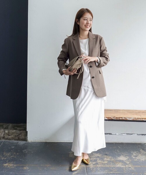 NOLLEY’S(ノーリーズ)の「【PR阿部☆別注】《抗ピリング/ストレッチ》ウォッシャブルダブルクロスオーバージャケット(テーラードジャケット・レディース・ベージュ/チャコールグレー・38)」の3枚目の写真