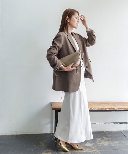 NOLLEY’S(ノーリーズ)の「【PR阿部☆別注】《抗ピリング/ストレッチ》ウォッシャブルダブルクロスオーバージャケット(テーラードジャケット・レディース・ベージュ/チャコールグレー・38)」の4枚目の写真