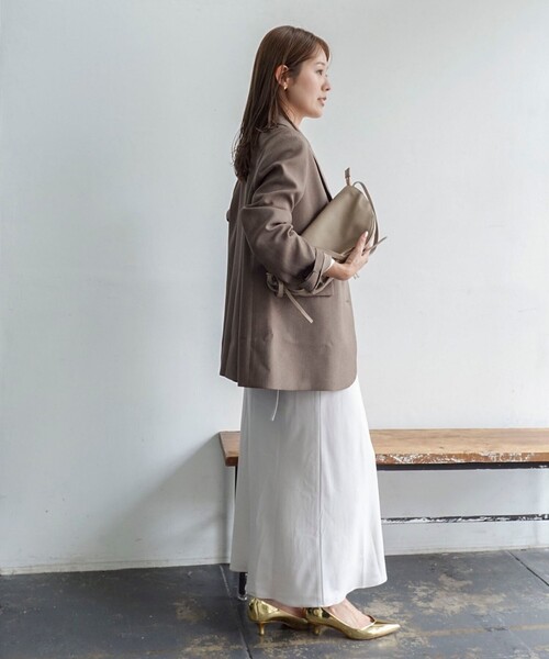 NOLLEY’S(ノーリーズ)の「【PR阿部☆別注】《抗ピリング/ストレッチ》ウォッシャブルダブルクロスオーバージャケット(テーラードジャケット・レディース・ベージュ/チャコールグレー・38)」の5枚目の写真