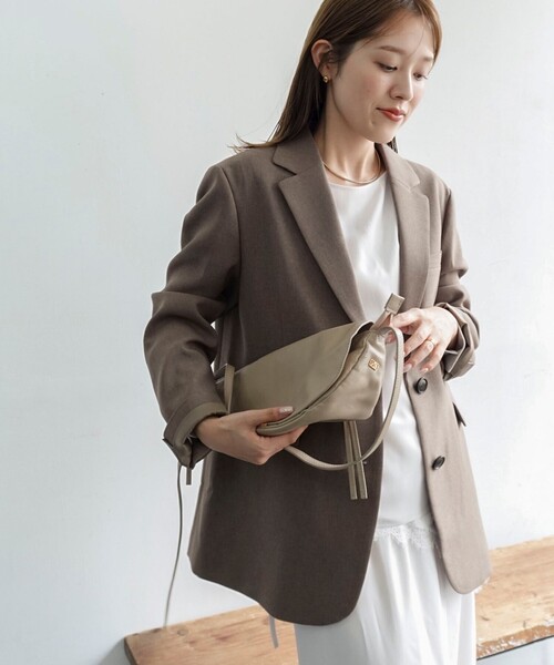 NOLLEY’S(ノーリーズ)の「【PR阿部☆別注】《抗ピリング/ストレッチ》ウォッシャブルダブルクロスオーバージャケット(テーラードジャケット・レディース・ベージュ/チャコールグレー・38)」の8枚目の写真