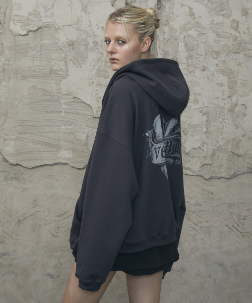 VOONT(ブント)の「Metallic Heart Over-Fit Hood Zip-Up (CHARCOAL)(パーカー・レディース・チャコールグレー・OS)」の6枚目の写真