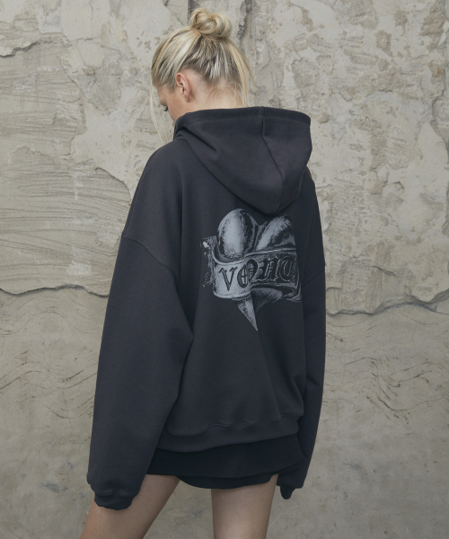 VOONT(ブント)の「Metallic Heart Over-Fit Hood Zip-Up (CHARCOAL)(パーカー・レディース・チャコールグレー・OS)」の7枚目の写真