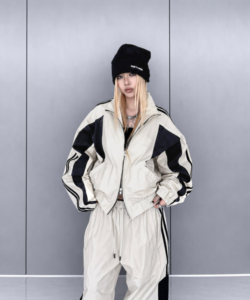 ROARINGRAD(ロアリングラド)の「W.26 クロップドトラックジャケット サンド(ナイロンジャケット・レディース・その他・MEDIUM/LARGE)」の6枚目の写真