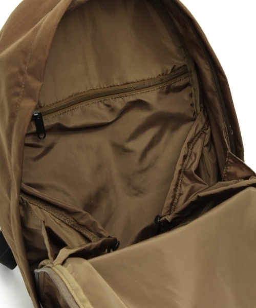 LAKOLE（ラコレ）の「【撥水】ナイロンバックパック(S) / LAKOLE（バックパック/リュック・レディース・カーキ/ブラック/ホワイト・FREE）」の13枚目の写真