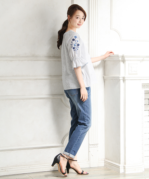 Honeys(ハニーズ)の「袖刺繍入りブラウス(シャツ/ブラウス・レディース・ホワイト系その他/ピンク/ホワイト×グレー/オフホワイト・L/M)」の5枚目の写真