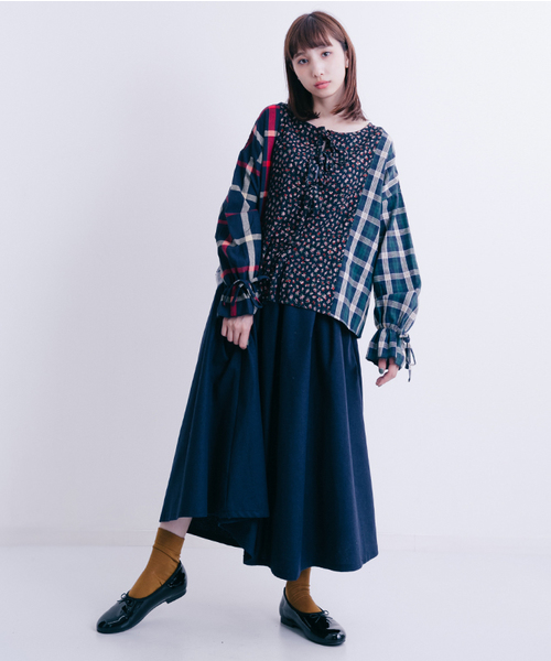 MERLOT（メルロー）の「チェック×フラワー柄ブラウス7218（シャツ/ブラウス・レディース・レッド/ネイビー・FREE）」の3枚目の写真