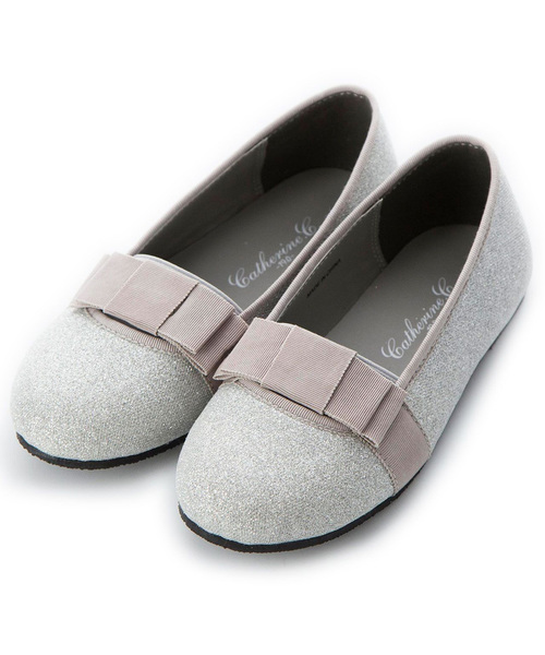 Catherine Cottage（キャサリンコテージ）の「リボン付グリッターフラットシューズ（ドレスシューズ・キッズ・シルバー/ゴールド・18/17/16/19）」の4枚目の写真