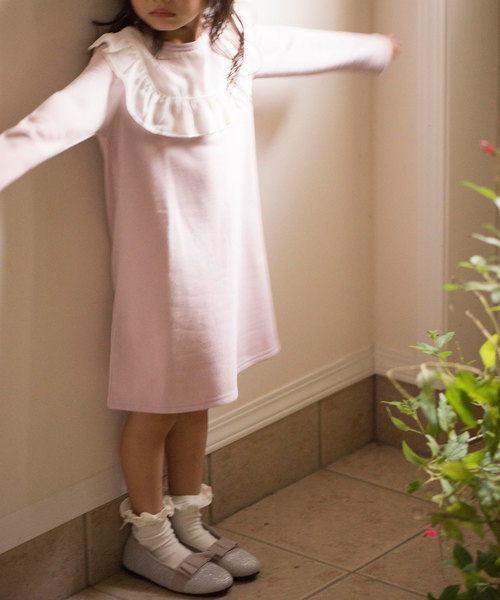 Catherine Cottage（キャサリンコテージ）の「リボン付グリッターフラットシューズ（ドレスシューズ・キッズ・シルバー/ゴールド・18/17/16/19）」の7枚目の写真