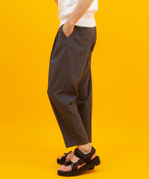 UNITED TOKYO（ユナイテッドトウキョウ）の「リネンライクアンクルテーパードスラックス（スラックス・メンズ・グレー/ベージュ/ブラック・1/2/3）」の2枚目の写真