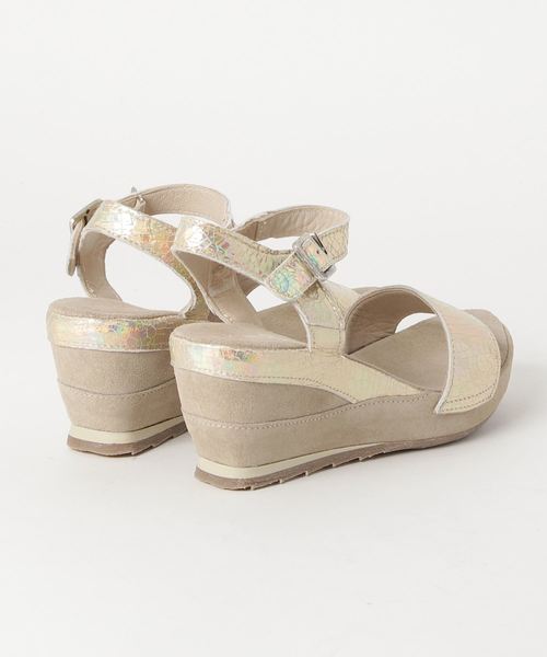 KHRIO（クーリオ）の「クーリオ（ＫＨＲＩＯ）　ウェッジヒールサンダル（サンダル・レディース・プラチナム/ブラック系その他/シルバー系その他・38/36/37/39/35）」の4枚目の写真