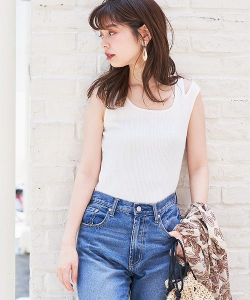 natural couture（ナチュラルクチュール）の「スリット入りタンク（タンクトップ・レディース・ブラック/オフホワイト/ミント/ピンクベージュ・FREE）」の9枚目の写真