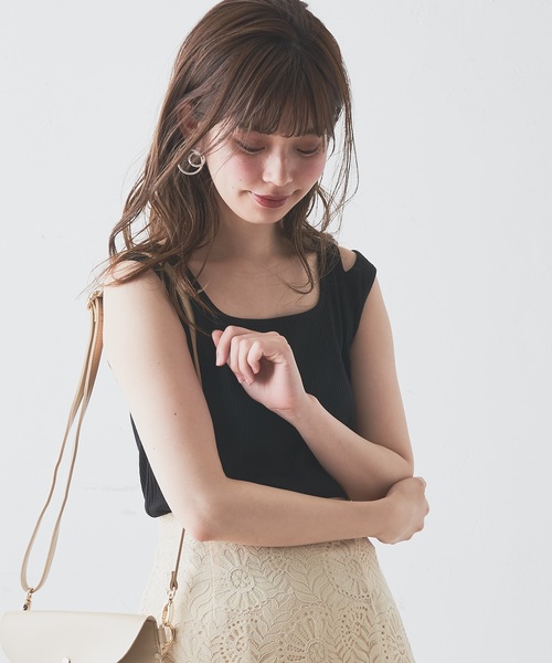 natural couture（ナチュラルクチュール）の「スリット入りタンク（タンクトップ・レディース・ブラック/オフホワイト/ミント/ピンクベージュ・FREE）」の7枚目の写真