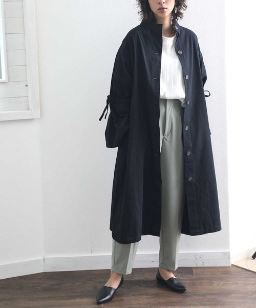 classicalelf(クラシカルエルフ)の「Classical Elf × malevieノーカラー袖フリルコットンボタン留めロング丈ガウンコート(ノーカラーコート・レディース・ブラック/キナリ/ベージュ・MEDIUM/LARGE)」の2枚目の写真