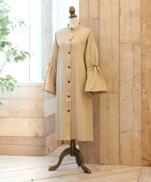 classicalelf(クラシカルエルフ)の「Classical Elf × malevieノーカラー袖フリルコットンボタン留めロング丈ガウンコート(ノーカラーコート・レディース・ブラック/キナリ/ベージュ・MEDIUM/LARGE)」の12枚目の写真