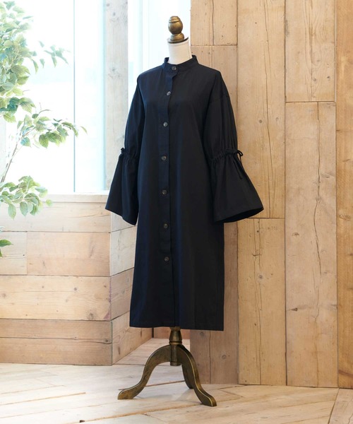 classicalelf(クラシカルエルフ)の「Classical Elf × malevieノーカラー袖フリルコットンボタン留めロング丈ガウンコート(ノーカラーコート・レディース・ブラック/キナリ/ベージュ・MEDIUM/LARGE)」の10枚目の写真