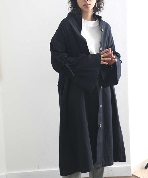 classicalelf(クラシカルエルフ)の「Classical Elf × malevieノーカラー袖フリルコットンボタン留めロング丈ガウンコート(ノーカラーコート・レディース・ブラック/キナリ/ベージュ・MEDIUM/LARGE)」の13枚目の写真