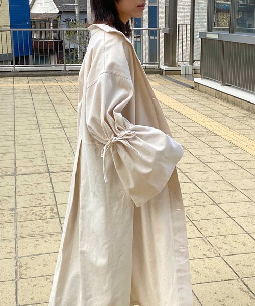 classicalelf(クラシカルエルフ)の「Classical Elf × malevieノーカラー袖フリルコットンボタン留めロング丈ガウンコート(ノーカラーコート・レディース・ブラック/キナリ/ベージュ・MEDIUM/LARGE)」の15枚目の写真