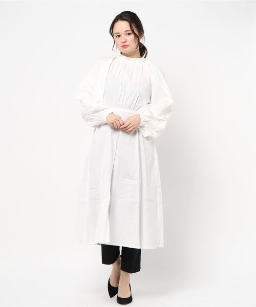STYLEBLOCK(スタイルブロック)の「2WAYハイネックギャザーガウンワンピース(ワンピース・レディース・ホワイト/ブラック/ライトカーキ/ライトベージュ・M)」の2枚目の写真
