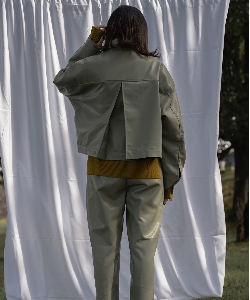akuR(アクル)の「【akuR/2020AW】フェイクレザージャケット(セットアップ対応)(ブルゾン・レディース・ブラウン/グリーン/ダークブラウン・FREE)」の4枚目の写真