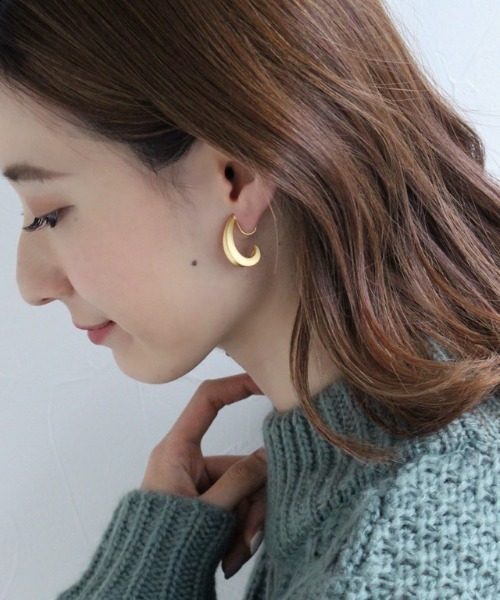 Pierrot(ピエロ)の「シンプルフープマットピアス/イヤリング(ピアス(両耳用)・レディース・シルバー/シルバー系その他/ゴールド/ゴールド系その他・FREE)」の16枚目の写真